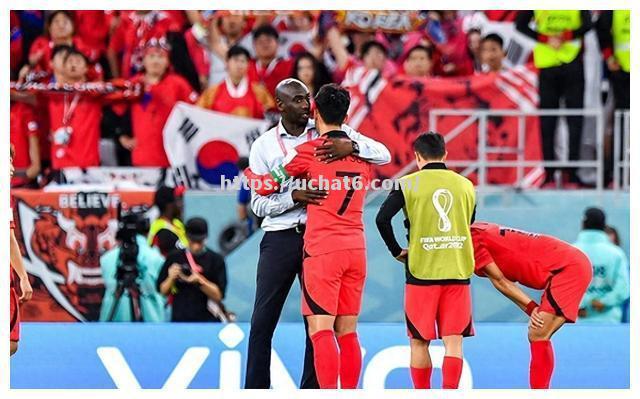 国内足球赛场争夺激烈，对决悬念无限